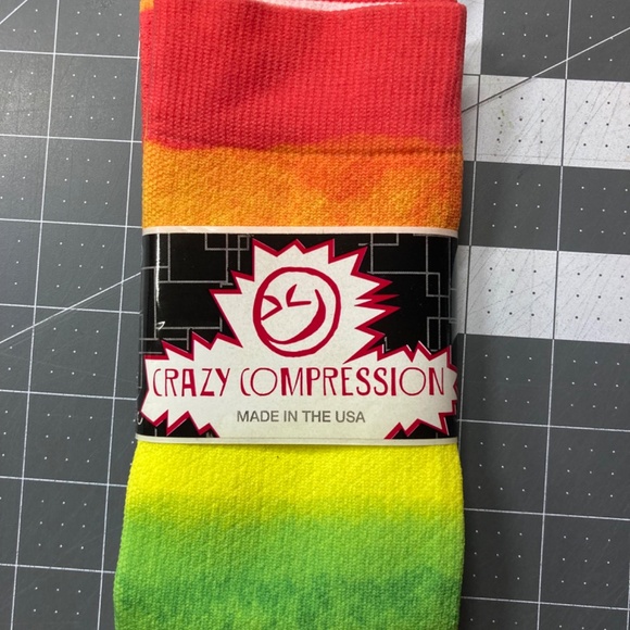 4 Pair Crazy Compression Wide Calf Socks - 2 NWT  Size L/XL for shoe size W10-13 - Picture 2 of 6